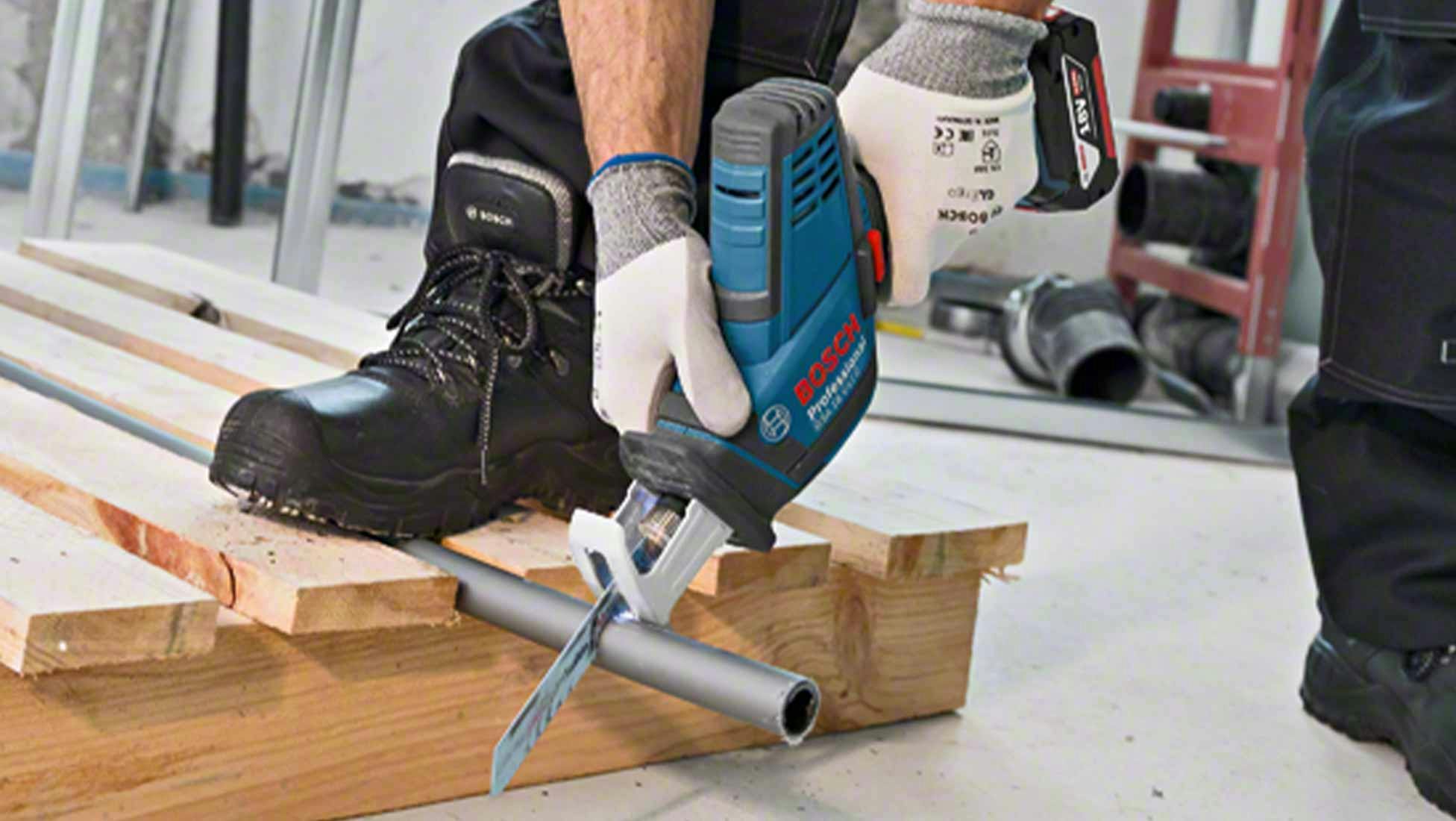 Bosch GSA 18 V-LI C Compact Sabre 18V in L-BOXX - Body Only Bosch GSA 18 V-LI C Compact Sabre 18V in L-BOXX - Body Only
