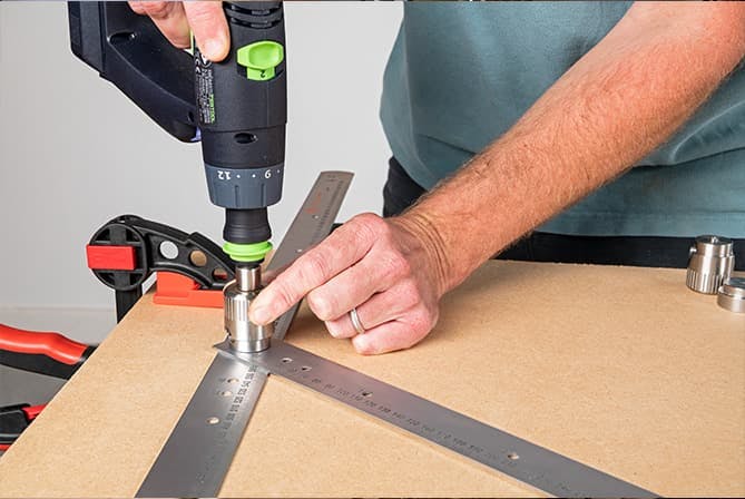 Sawing with a guide rail