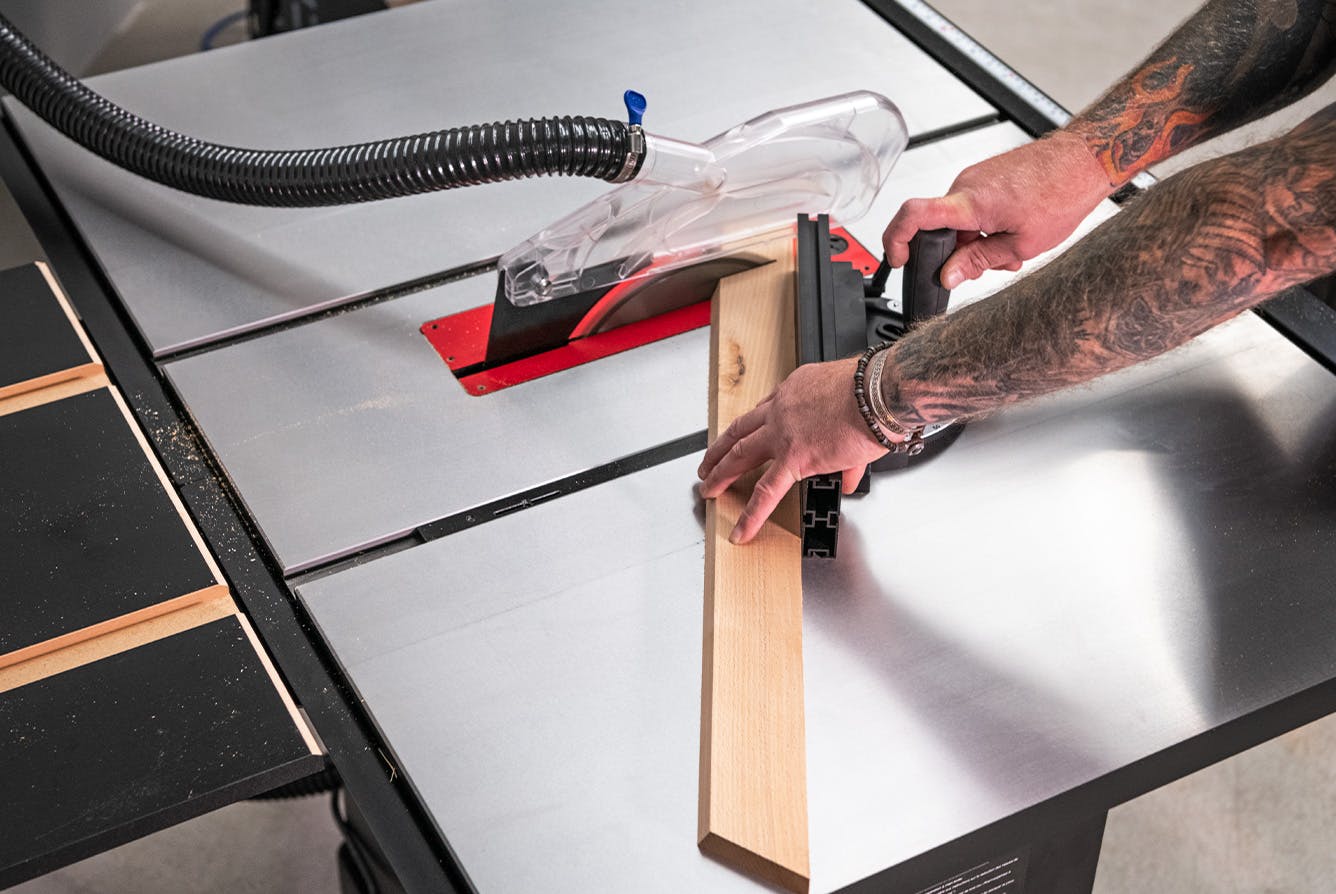 Twin mitre fence slots