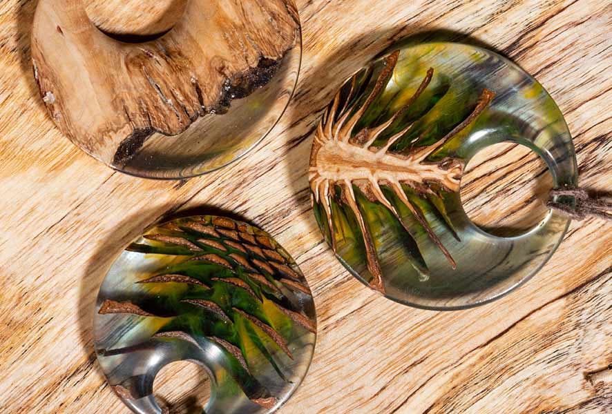 Resin pendant